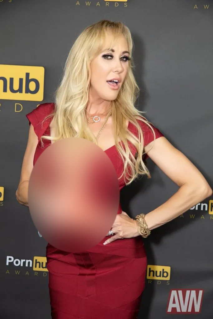 Brandi Love wins MILF award